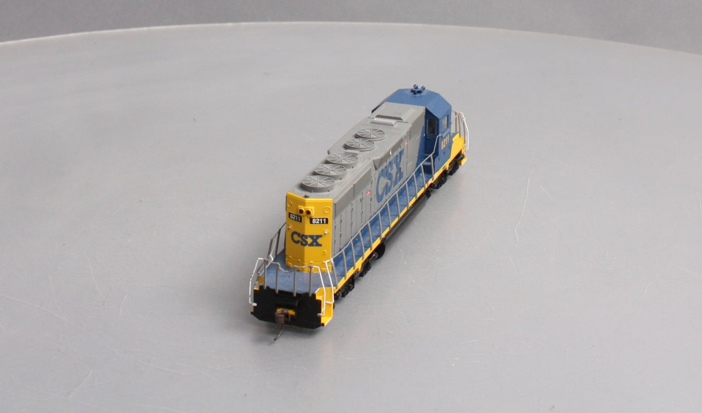 Bachmann 67005 HO CSX EMD SD40-2 Diesel Locomotive #8211