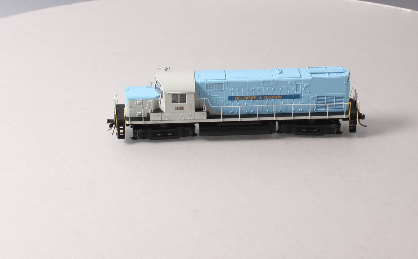 Atlas 10002950 HO Delaware & Hudson C420 Ph. 2B Low Nose Diesel Locomotive #401