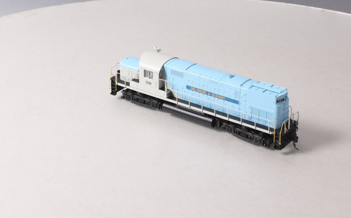 Atlas 10002950 HO Delaware & Hudson C420 Ph. 2B Low Nose Diesel Locomotive #401