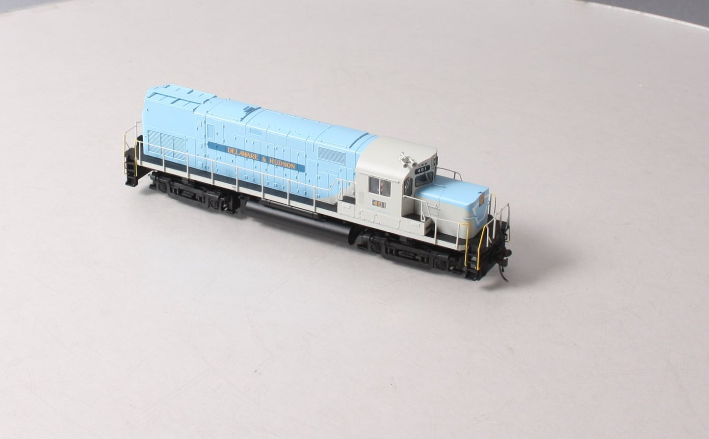 Atlas 10002950 HO Delaware & Hudson C420 Ph. 2B Low Nose Diesel Locomotive #401