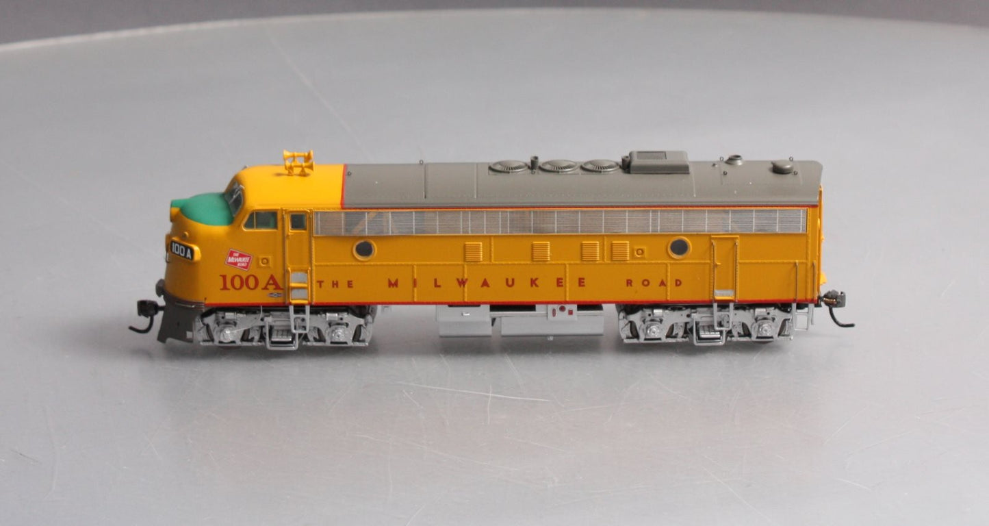 Athearn G22245 HO Milwaukee Road FP7 Diesel Locomotive #100A