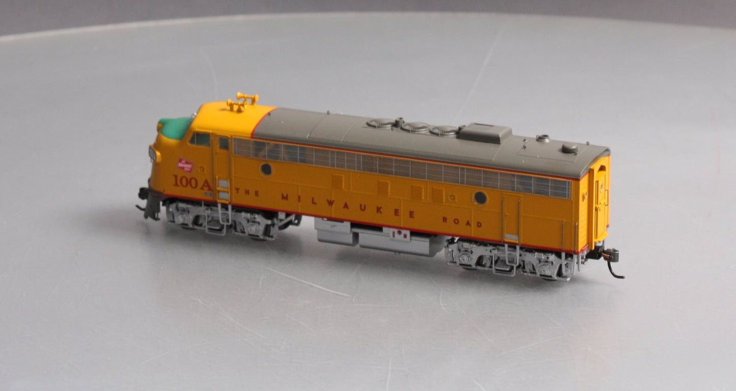 Athearn G22245 HO Milwaukee Road FP7 Diesel Locomotive #100A