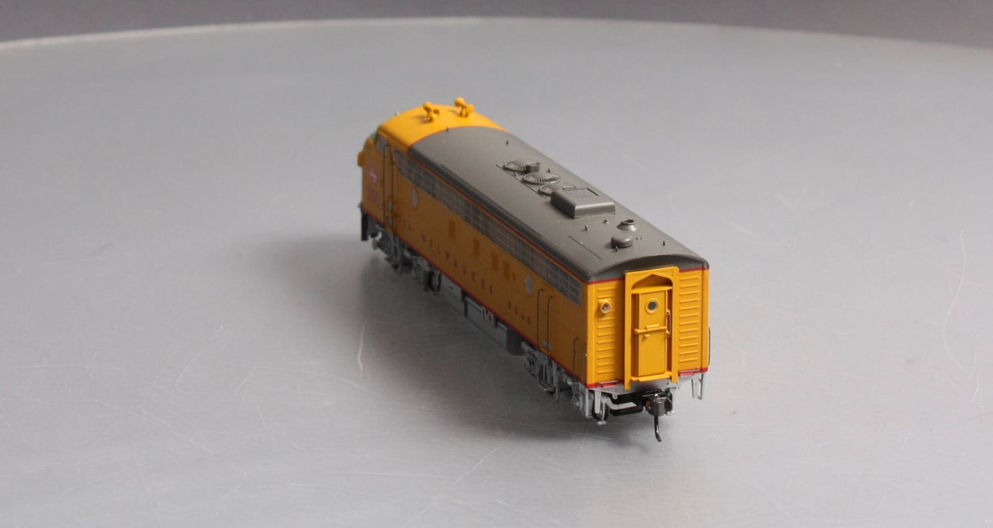 Athearn G22245 HO Milwaukee Road FP7 Diesel Locomotive #100A