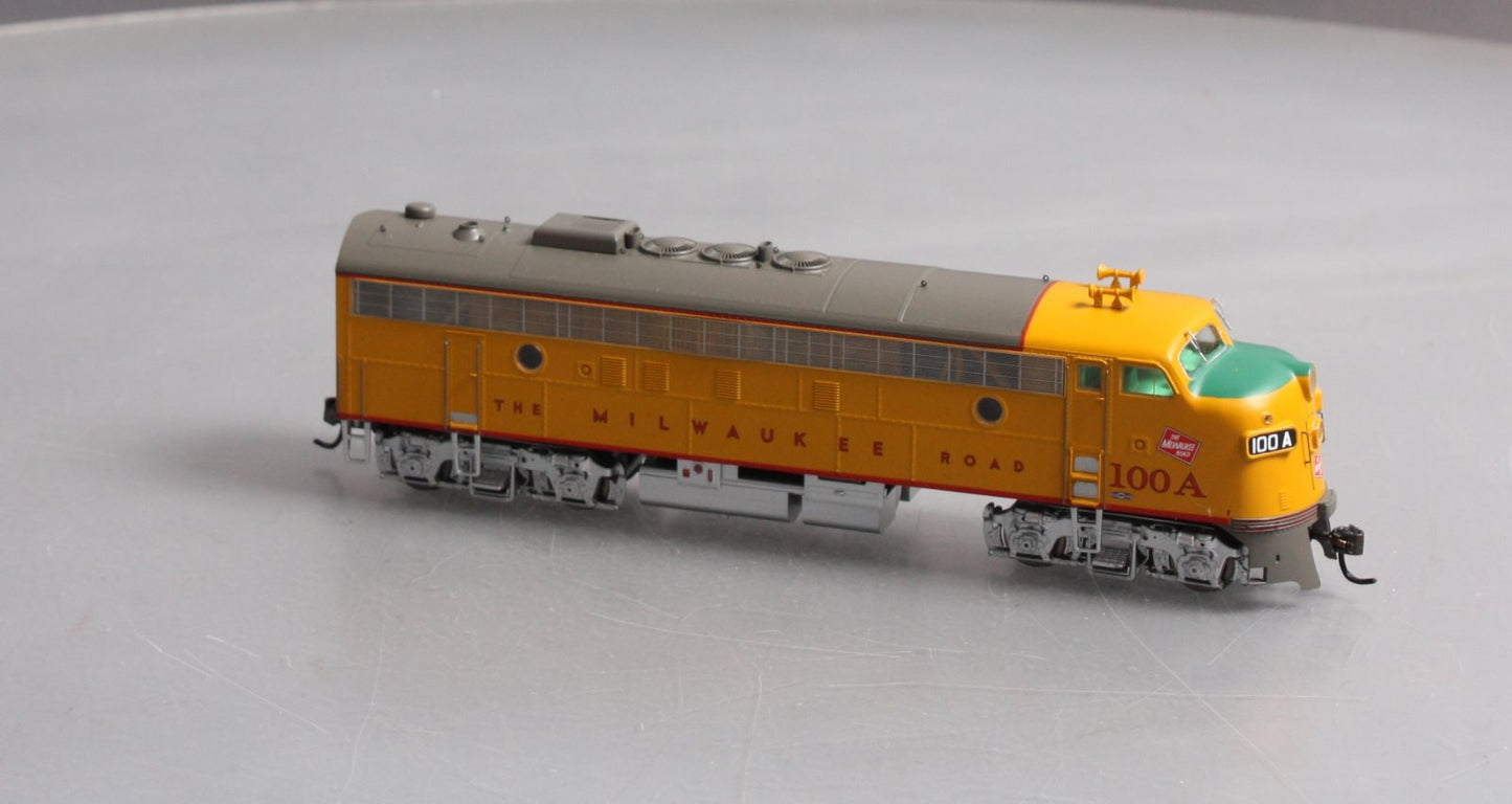 Athearn G22245 HO Milwaukee Road FP7 Diesel Locomotive #100A