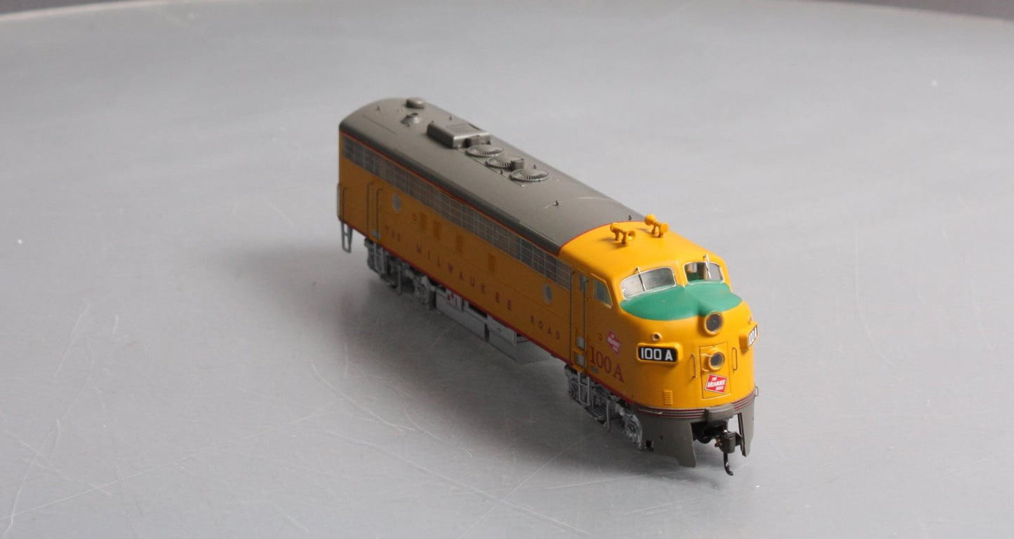 Athearn G22245 HO Milwaukee Road FP7 Diesel Locomotive #100A