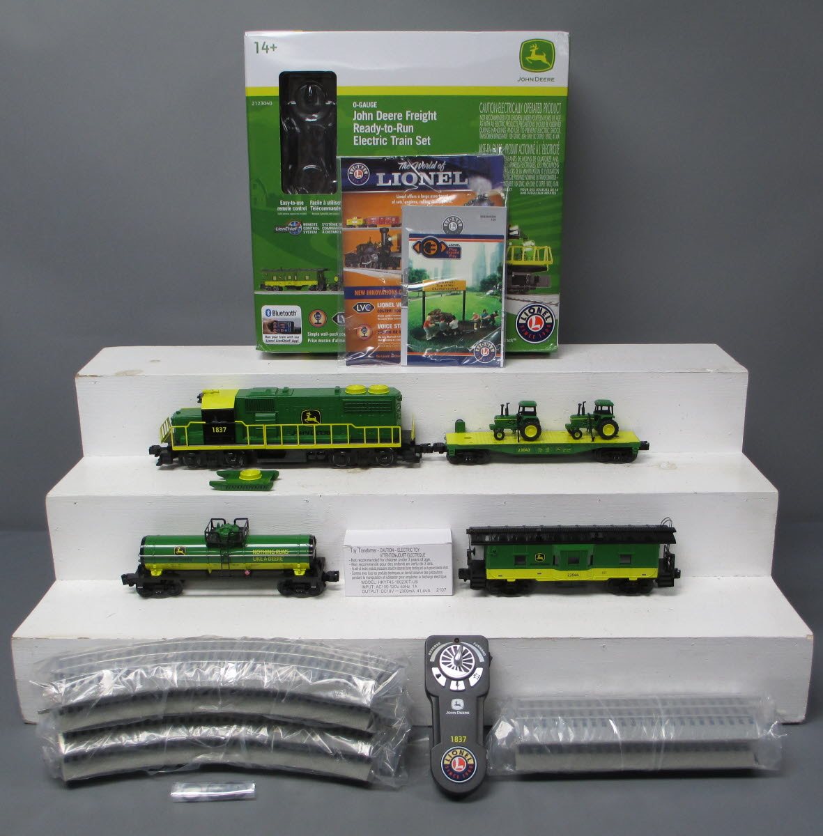 Lionel 2123040 John Deere O Gauge GP38 Diesel Locomotive Starter Train Set