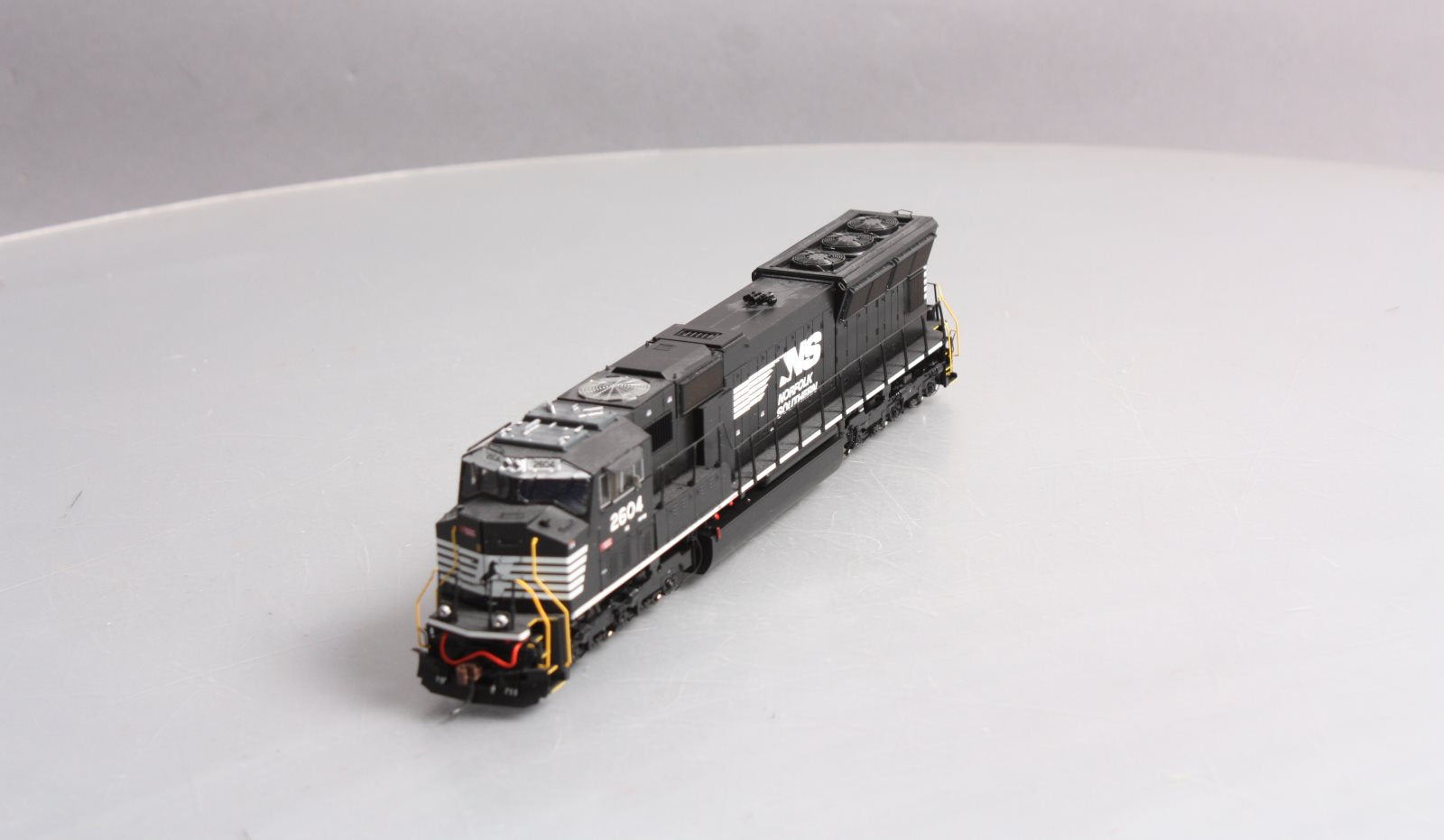 Athearn G70620 HO Norfolk Southern SD70M Diesel Locomotive w/DCC & Sound  #2604