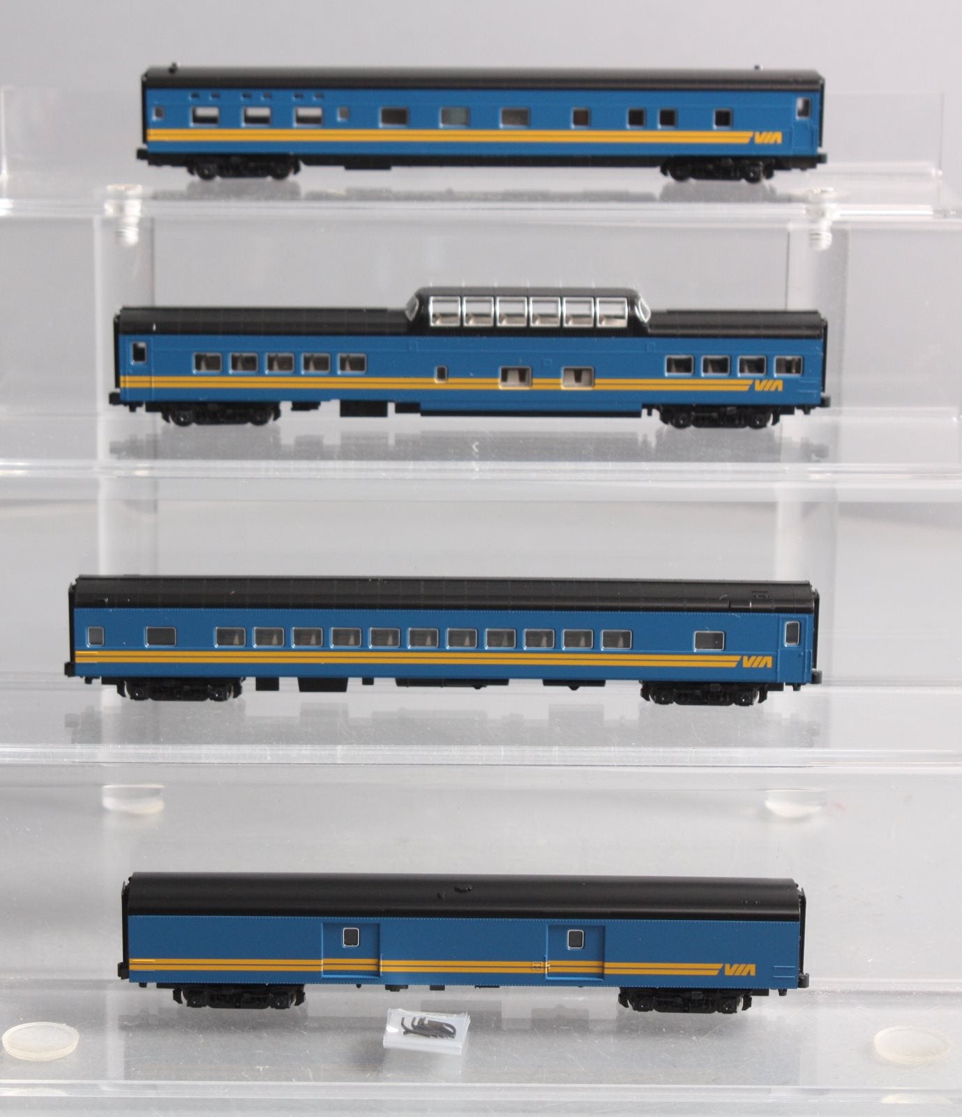 Kato 106-098 N VIA Rail 4pk Smoothside Psg. Cars – Trainz