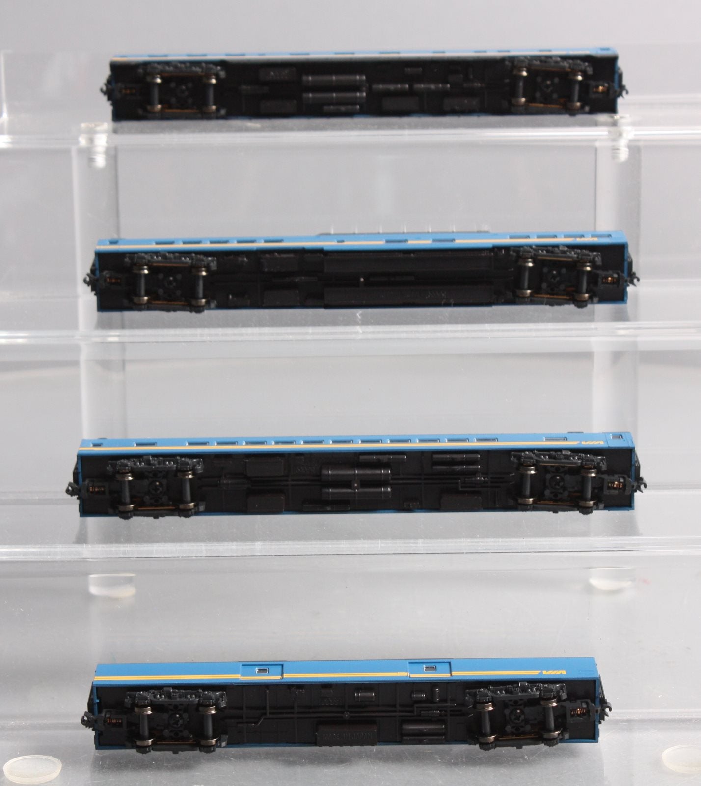 Kato 106-098 N VIA Rail 4pk Smoothside Psg. Cars – Trainz