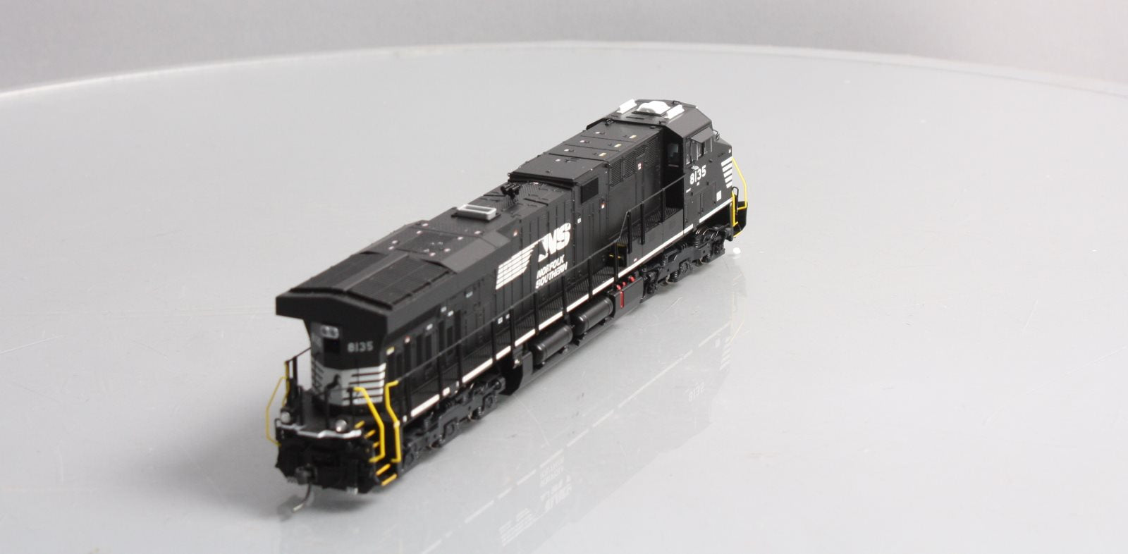 Broadway Limited Paragon 3 Interstate GE ES44AC #8105 HO Scale