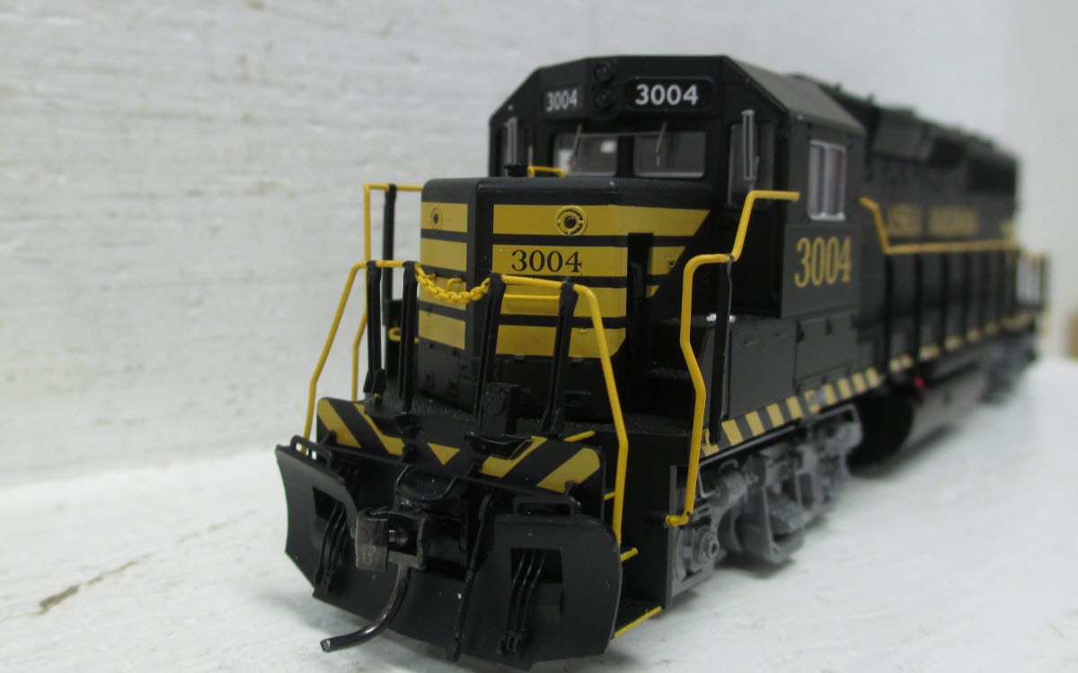 Atlas 10000351 HO Scale Alaska GP40-2 Powered Diesel Locomotive