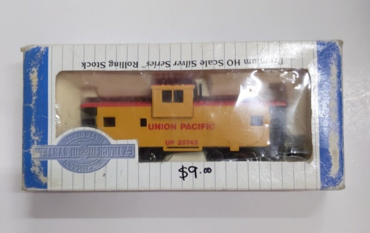 Bachmann 17701 HO Union Pacific 36' Wide-Vision Caboose