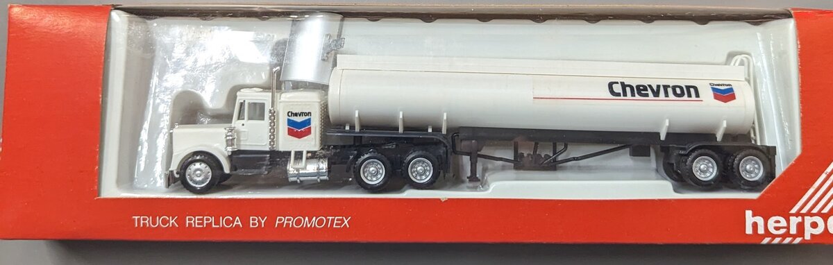 Herpa 6290 HO Chevron Oil Gasoline Tanker Semi Truck