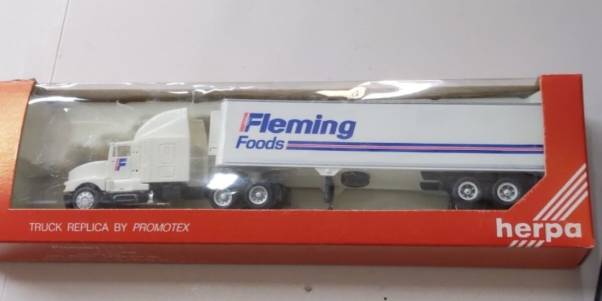 Herpa 6148 1:87 Kenworth Fleming Foods Tractor Trailer