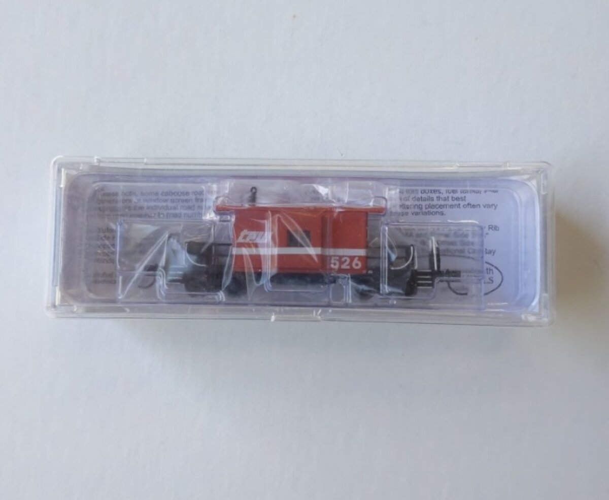 Bluford Shops 21241 Short Body Bay Window Caboose TP&W #526 Red & White