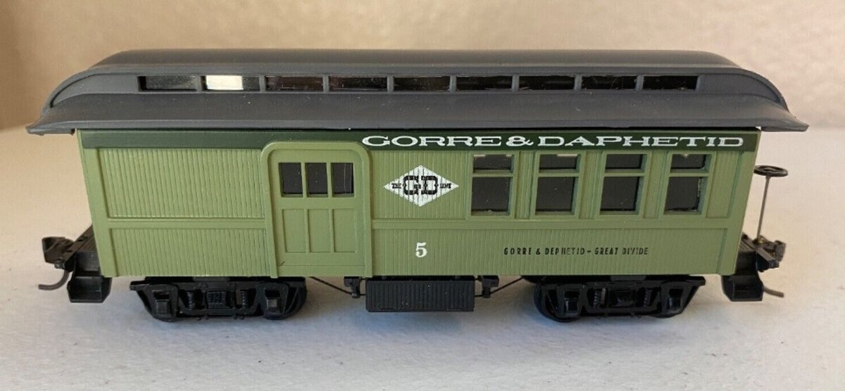 Roundhouse 1002 HO Gorre & Daphetid Overton Combine Assembled