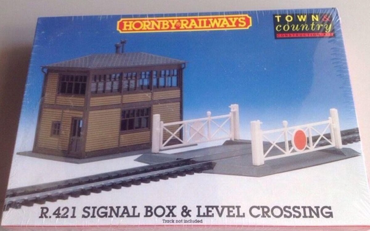 Hornby 421 OO Gauge Single Box and Level Crossing Kit