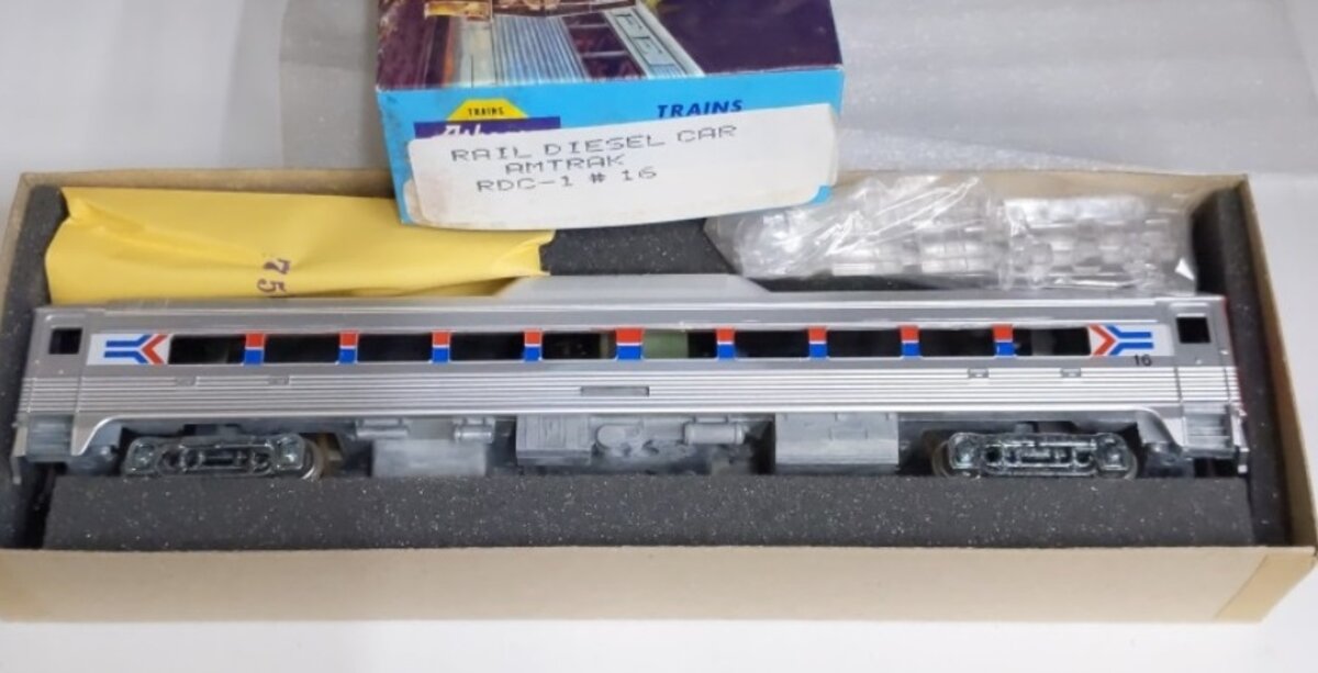 Athearn HO Amtrak RDC-1 Powered Rail Diesel Passenger Car #16 – Trainz