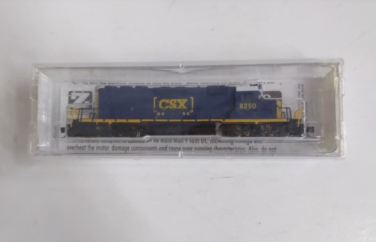 Micro-Trains 97001262 Z Scale CSX SD40-2 Powered Locomotive #8250