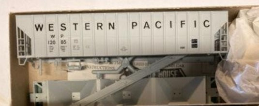 Roundhouse 807-01 HO Western Pacific 50' Covered Hopper Car # 12055 Kit