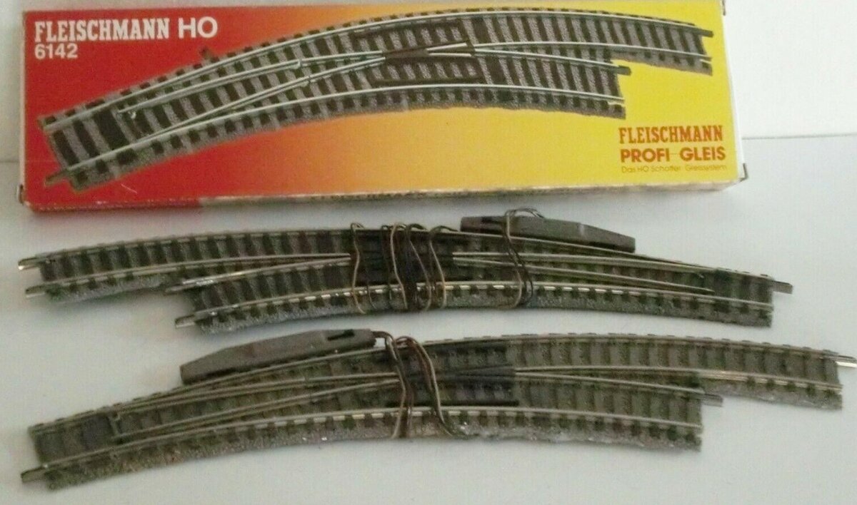 Fleischmann 6143 HO Profi-Track Left and Right Curved Rail Splitters