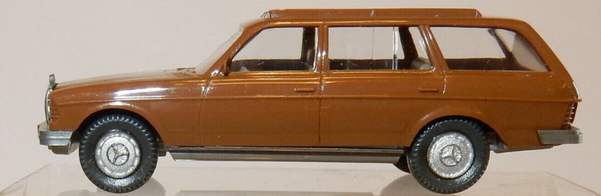 Wiking 10155 HO Scale Tan Mercedes Benz Station Wagon 250T