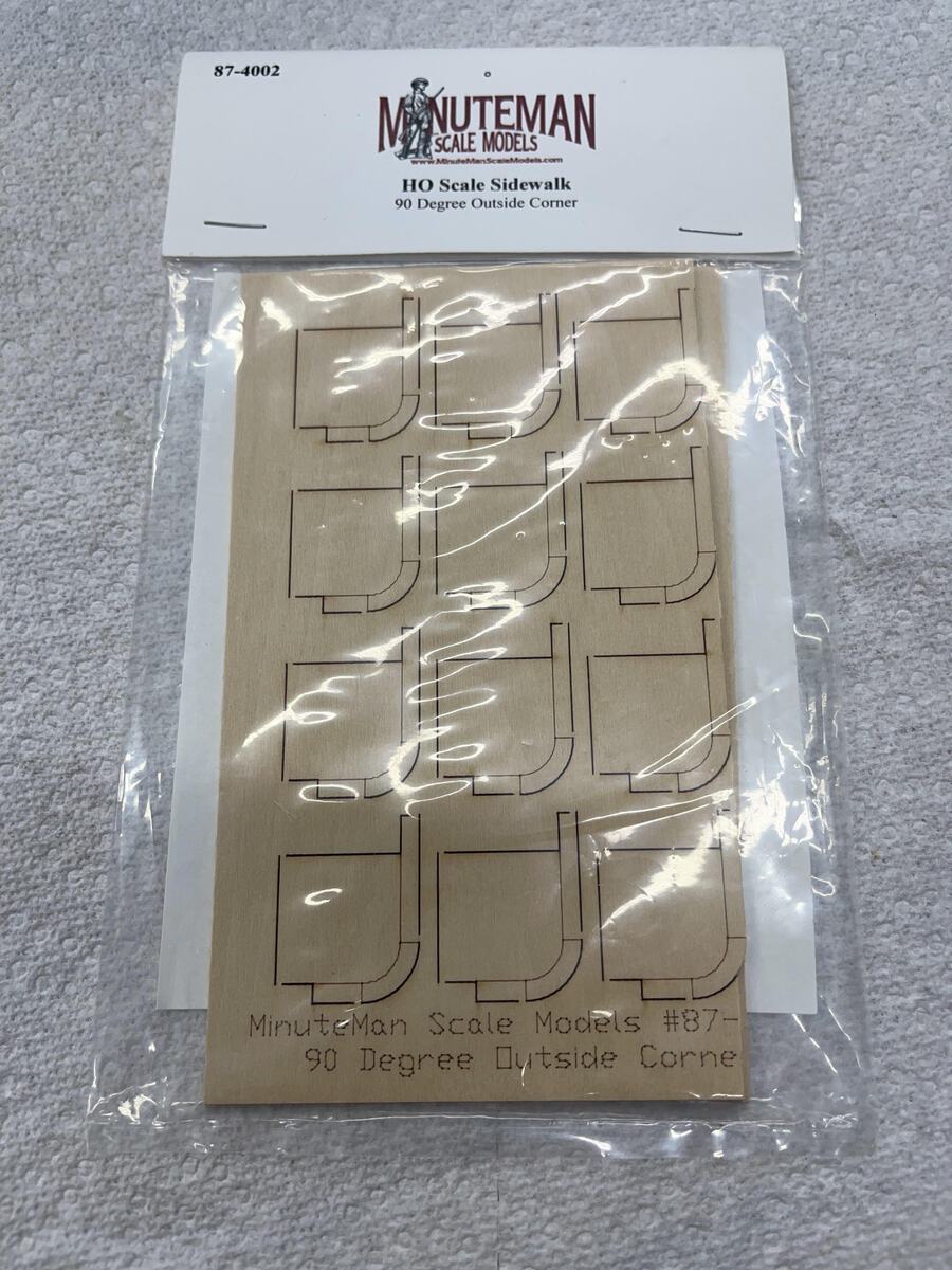 Minuteman Scale Models 87-4002 HO Sidewalk 90 Degree Outside Corner Kit