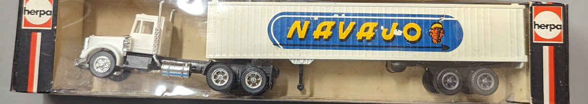 Herpa 1800 HO Navajo Tractor Trailer – Trainz