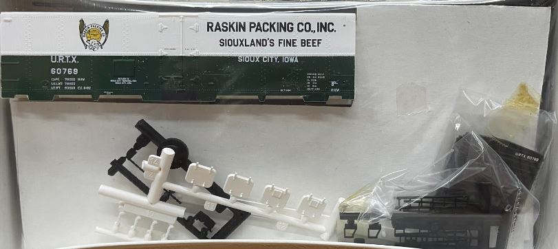 Walthers 932-3557 HO URTX Raskin Packing Co. 40' Meat Reefer Kit