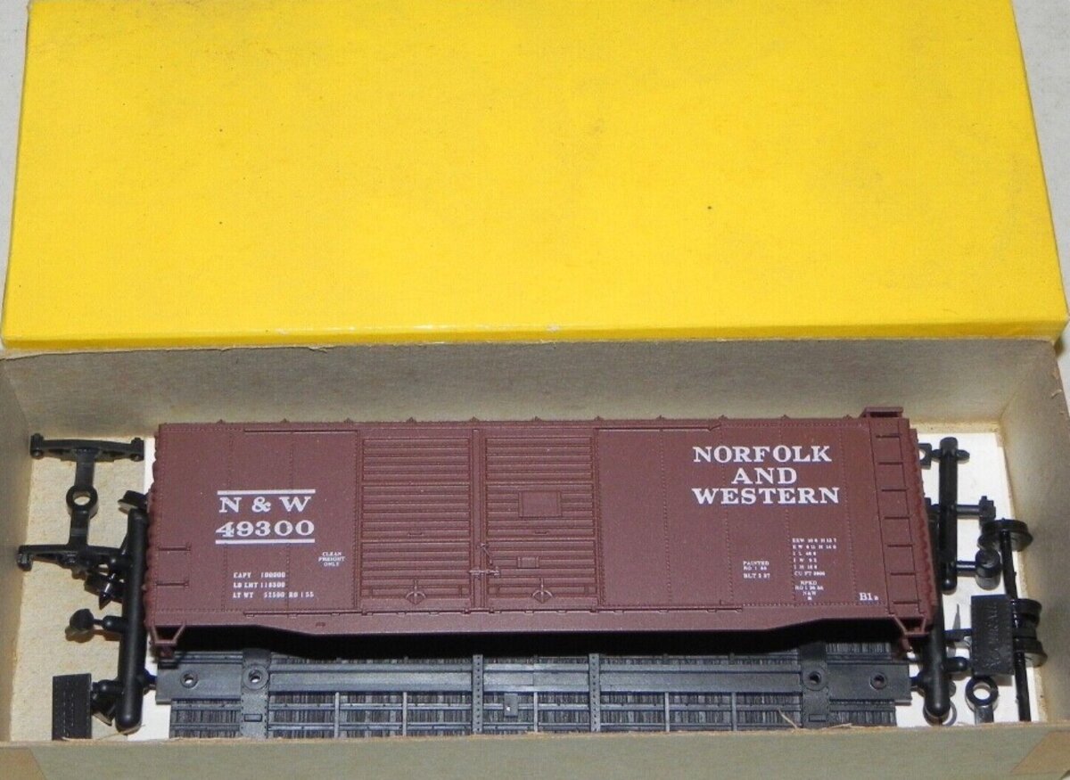 Accurail 3022 HO Norfolk & Western 40' Double Door Stl Box Kit