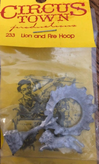 Circus Town 233 HO Scale Lion And Fire Hoop Metal Unpainted Figure