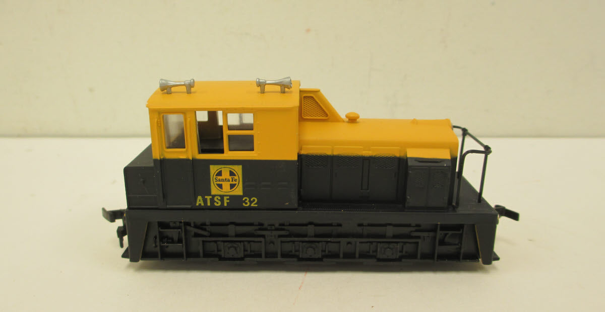 Bachmann 60002 HO Santa Fe Plymouth Switcher Diesel Loco #32