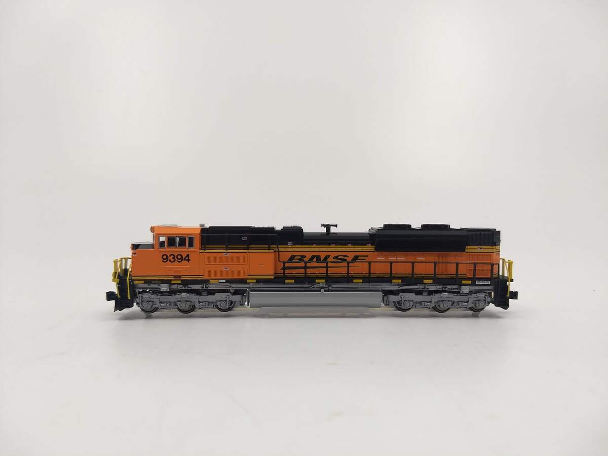 Kato 176-8435 N BNSF "Swoosh" EMD SD70ACe #9394