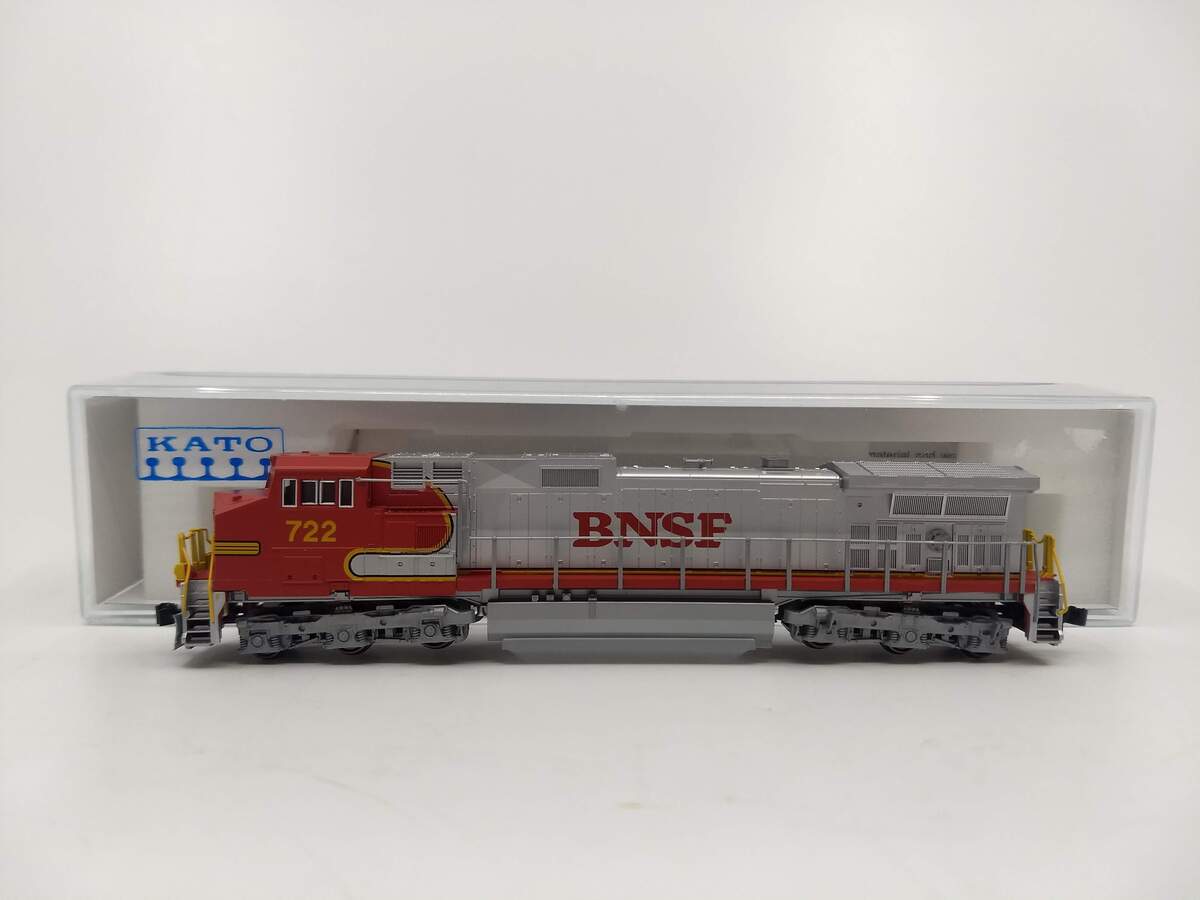 Kato 176-3510 N Scale BNSF C44-9W Powered Diesel Locomotive #722