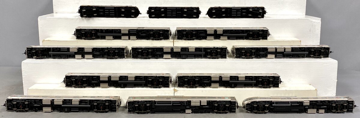 Rapido Trains 210001 CP Rail The Canadian Complete HO Gauge Diesel Train Set