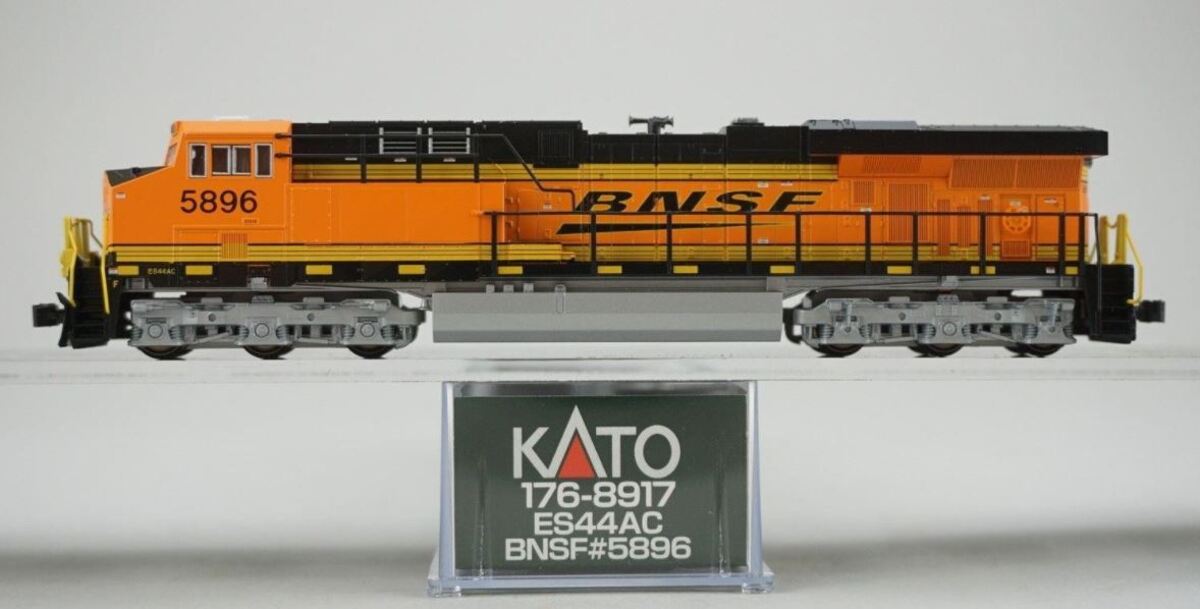 Kato 176-8917 N Scale BNSF "Swoosh" GE ES44AC Diesel Locomotive #5896