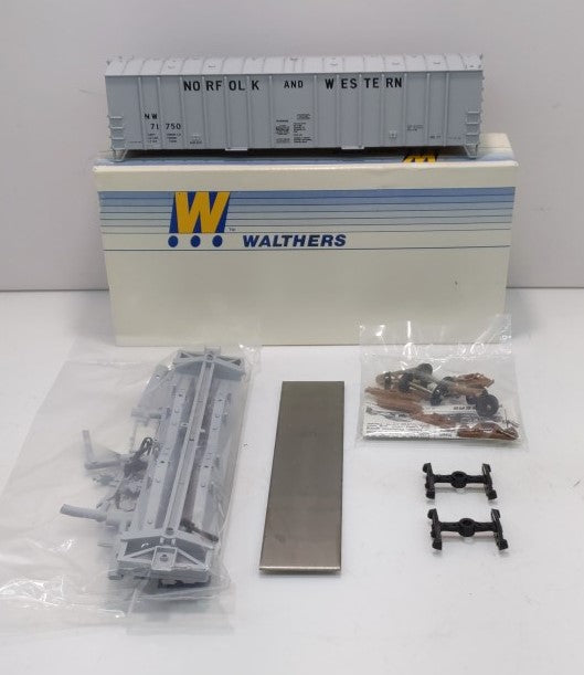 Walthers 932-3670 HO Norfolk and Western 50'''' Airslide Hopper # 71750 Kit