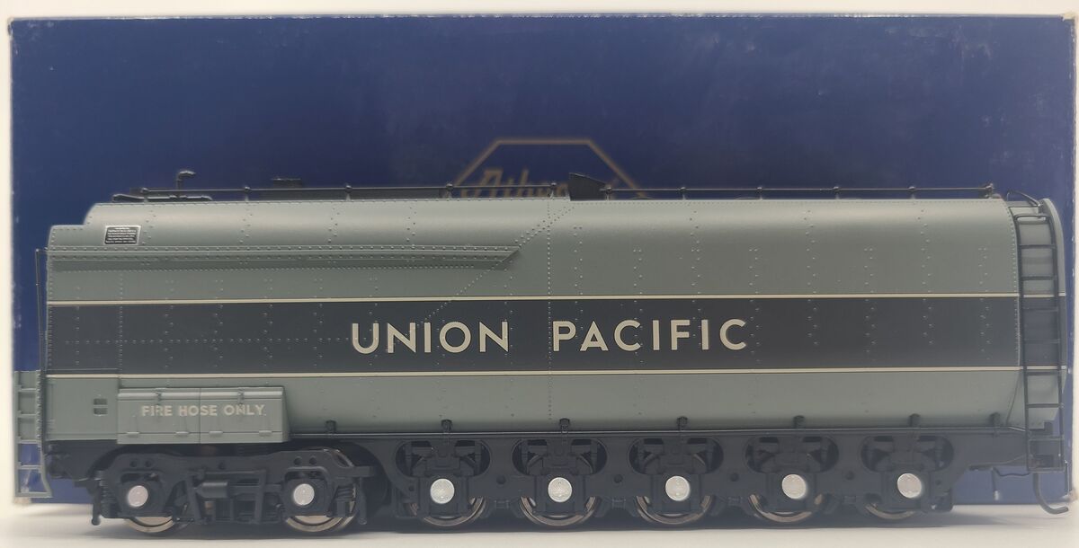 Athearn G16001 HO Scale Unnumbered Union Pacific Centipede Oil Tender