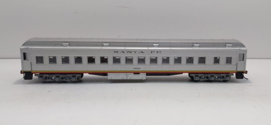 Athearn 2420 HO Scale Santa Fe ATSF Silver Std Coach Clear Roof Car # 3002 Kit