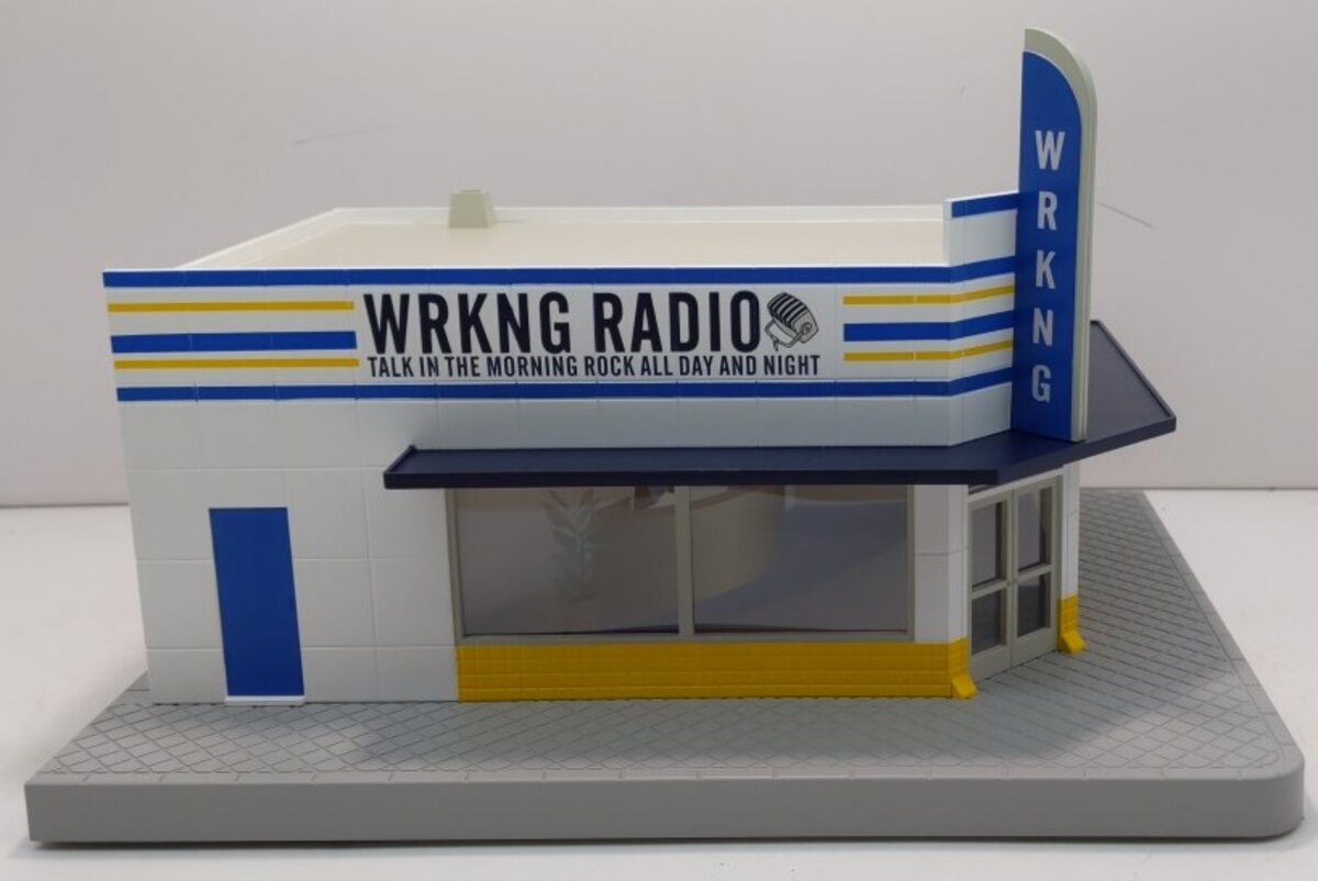 MTH 30-90276 WRKNG Radio Single Story Opposite Corner Store