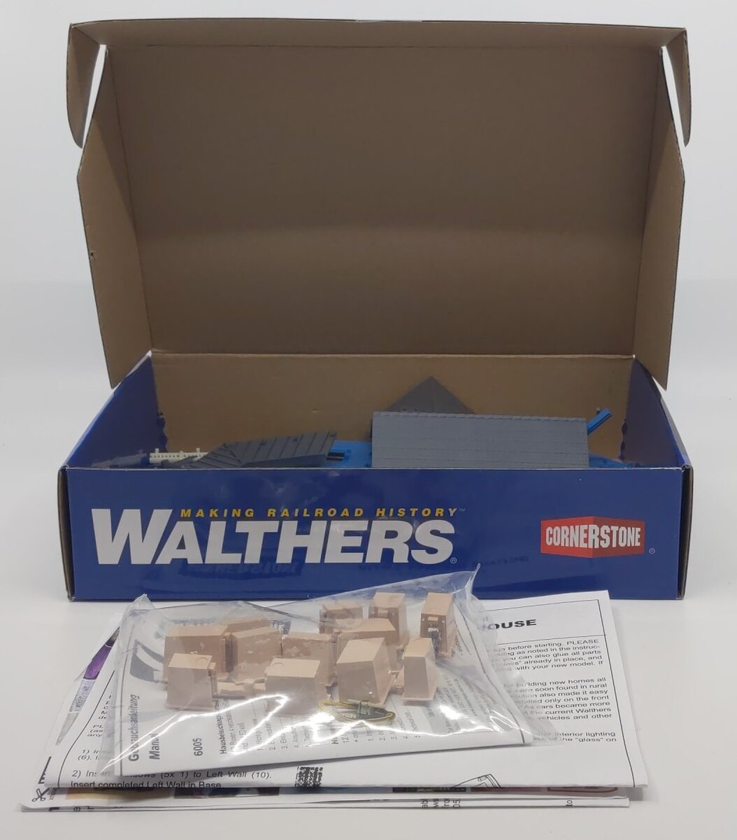 Walthers 933-3651 HO Aunt Lucy's House Building Kit