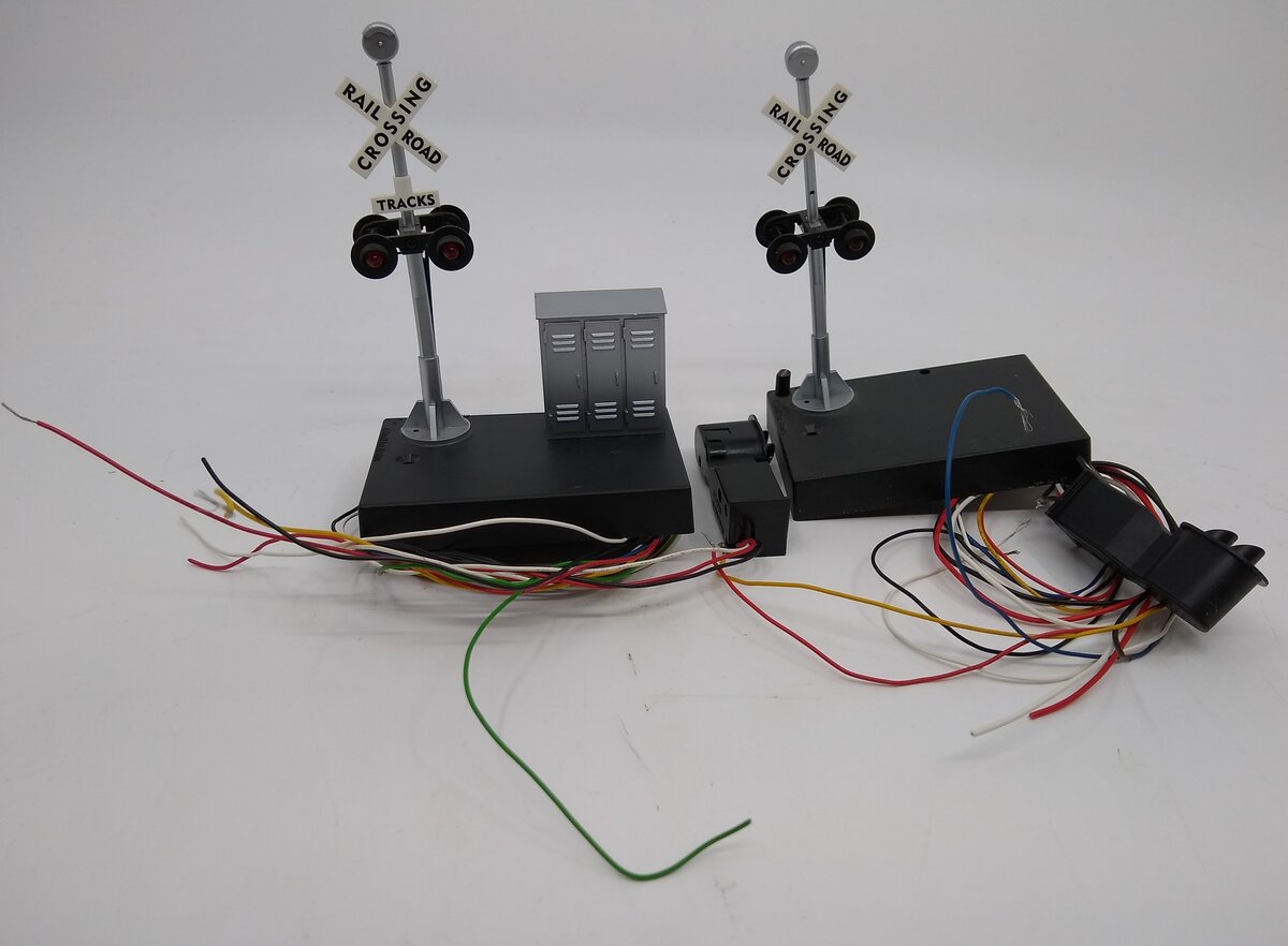 Z-Stuff DZ-1020 O Crossing Signal w/Block Signal Detector & Sound (Set of 2)