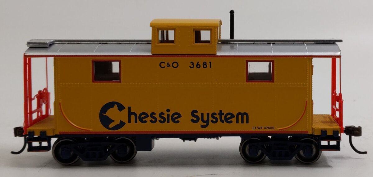 Roundhouse 74276 HO Scale Chessie System 2-Window Caboose #3681