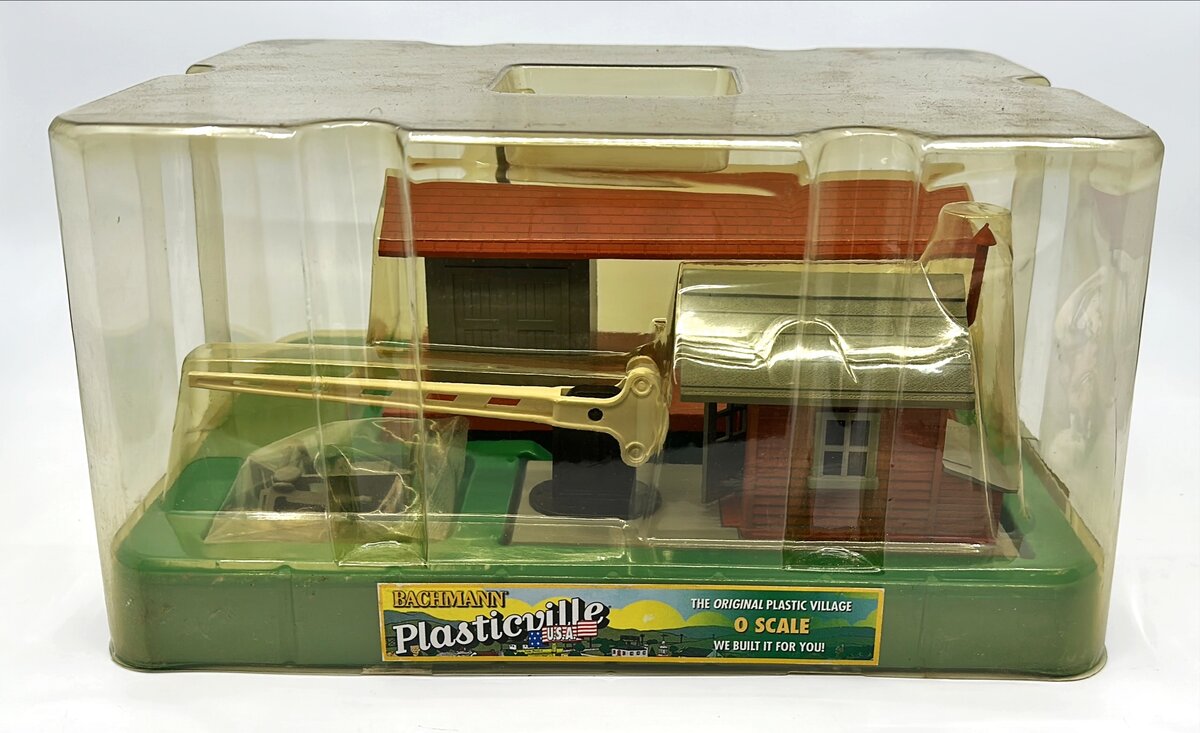 Bachmann 45307 O Plasticville Built-Up Loading Platform & Crossing Shanty