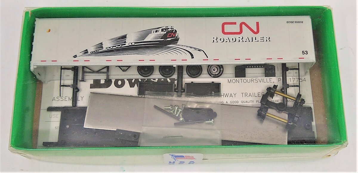 Bowser 55532 HO Scale Canadian National 53' Duraplate RoadRailer Kit