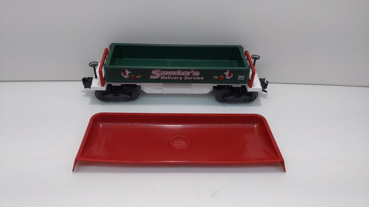 Lionel 6-26870 O Gauge Christmas Dump Car