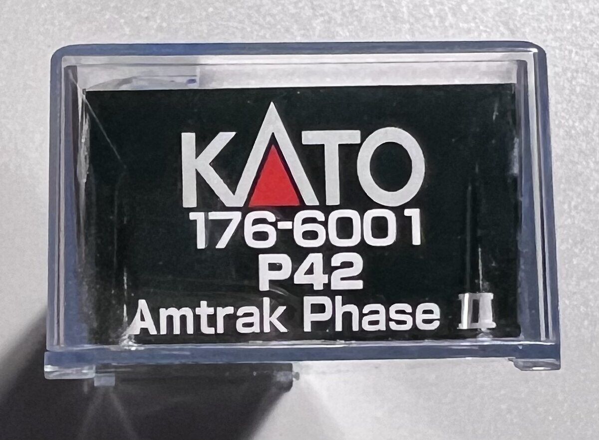 Kato 176-6001 N Scale Amtrak Phase II P42 Diesel Locomotive #21