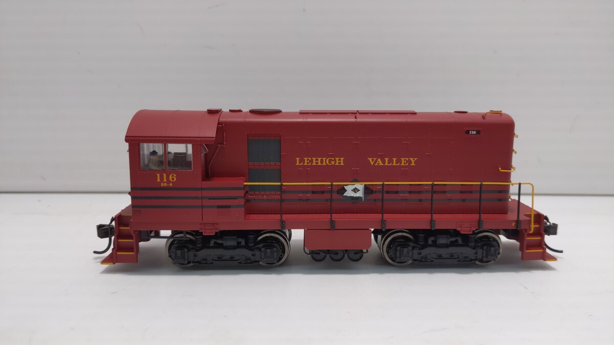 Atlas 10001106 HO Scale HH660 Gold Lehigh Valley Diesel Loco W/ DCC & Sound #116