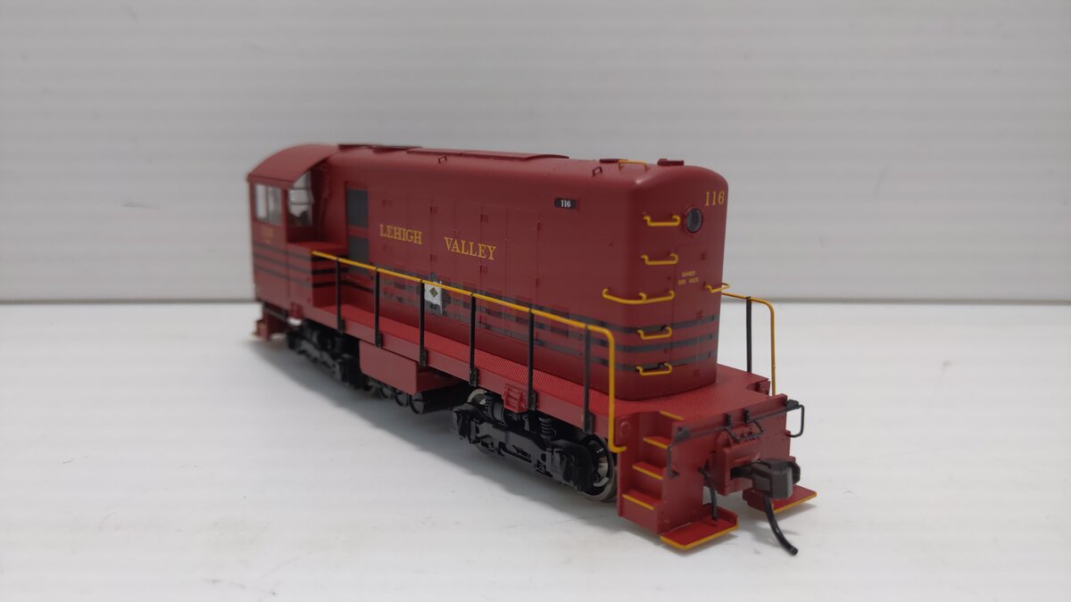 Atlas 10001106 HO Scale HH660 Gold Lehigh Valley Diesel Loco W/ DCC & Sound #116