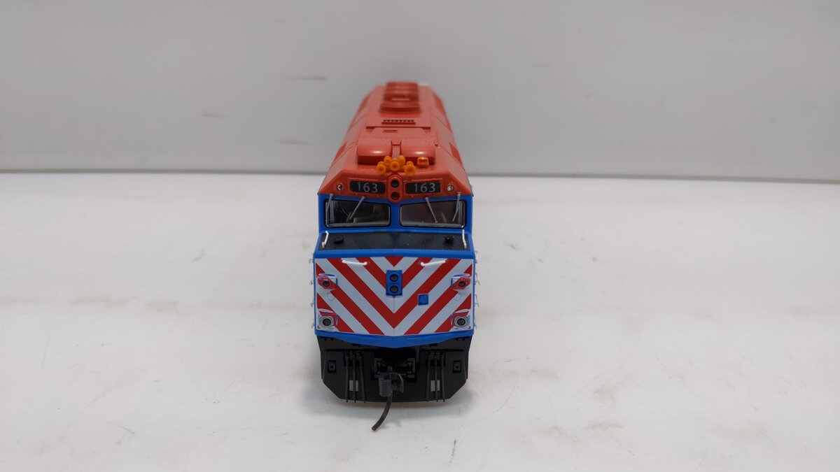 HO metra elmhurst deals 163 locomotive lot model train collection